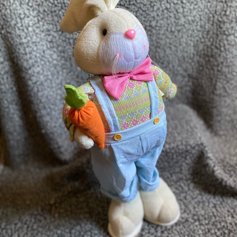Adorable Bunny Couple Decor - Picture 2 of 11